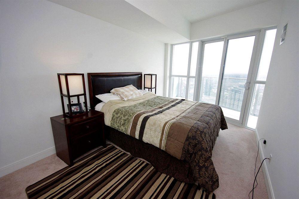 Downtown Mississauga Executive Suites Sq1 Bagian luar foto