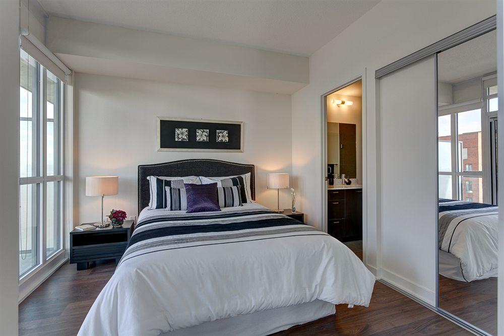 Downtown Mississauga Executive Suites Sq1 Bagian luar foto