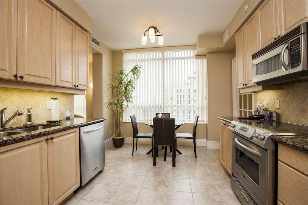 Downtown Mississauga Executive Suites Sq1 Bagian luar foto