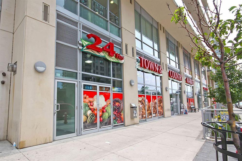 Downtown Mississauga Executive Suites Sq1 Bagian luar foto
