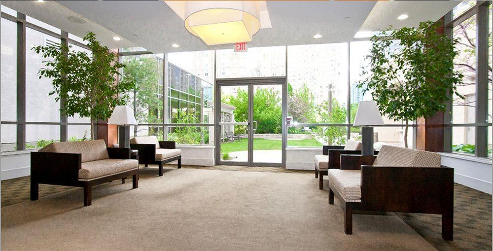 Downtown Mississauga Executive Suites Sq1 Bagian luar foto