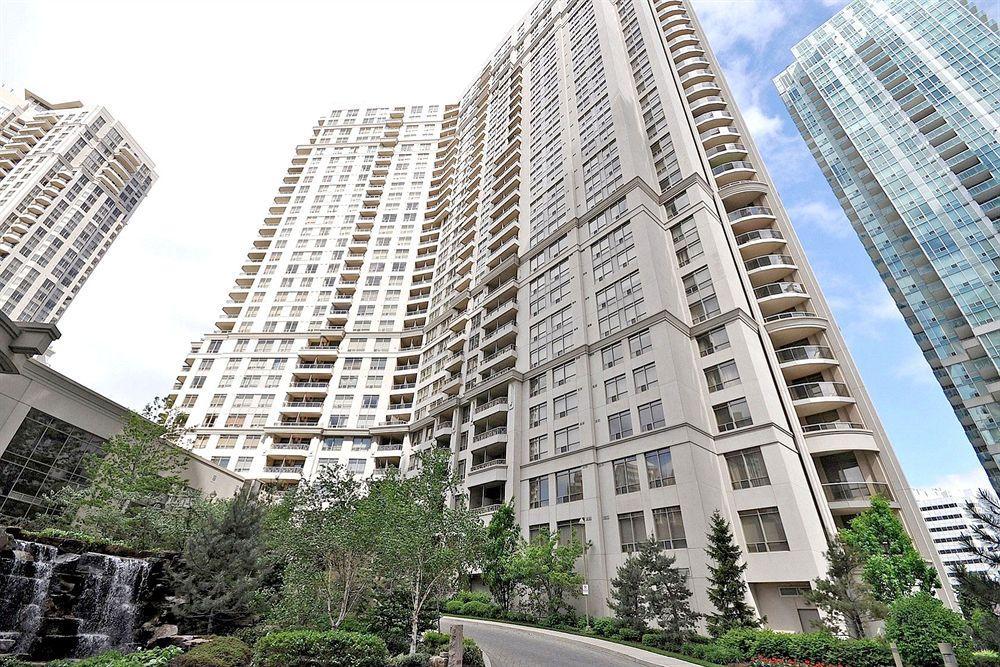 Downtown Mississauga Executive Suites Sq1 Bagian luar foto
