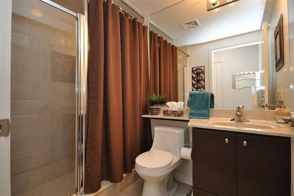 Downtown Mississauga Executive Suites Sq1 Bagian luar foto