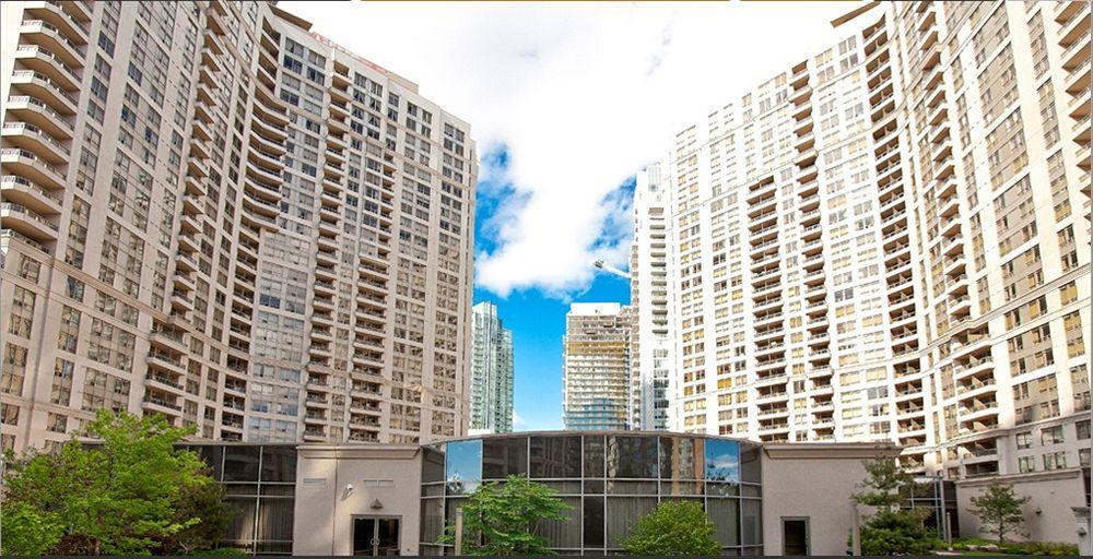 Downtown Mississauga Executive Suites Sq1 Bagian luar foto