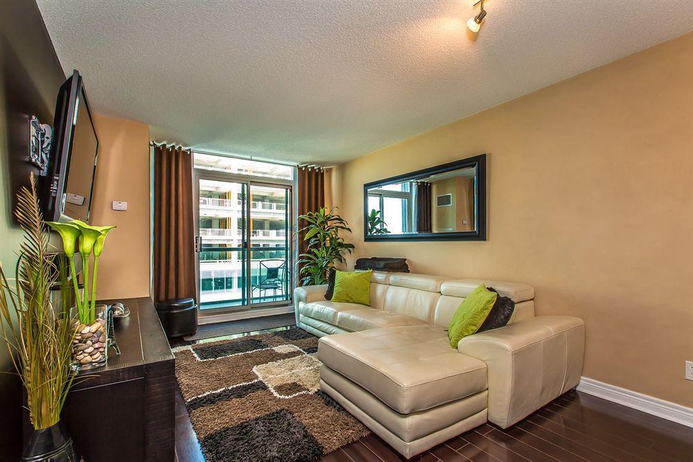 Downtown Mississauga Executive Suites Sq1 Bagian luar foto