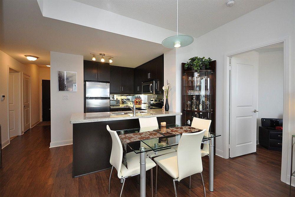 Downtown Mississauga Executive Suites Sq1 Bagian luar foto