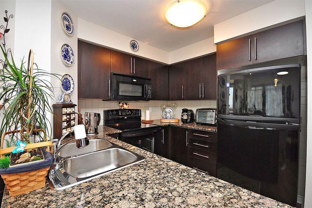 Downtown Mississauga Executive Suites Sq1 Bagian luar foto