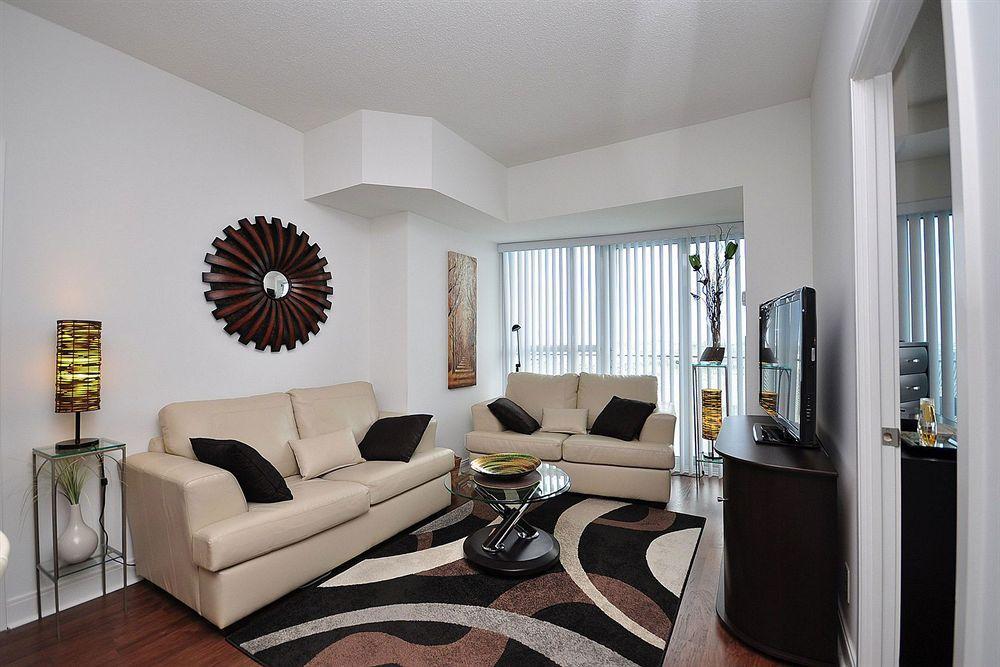 Downtown Mississauga Executive Suites Sq1 Bagian luar foto