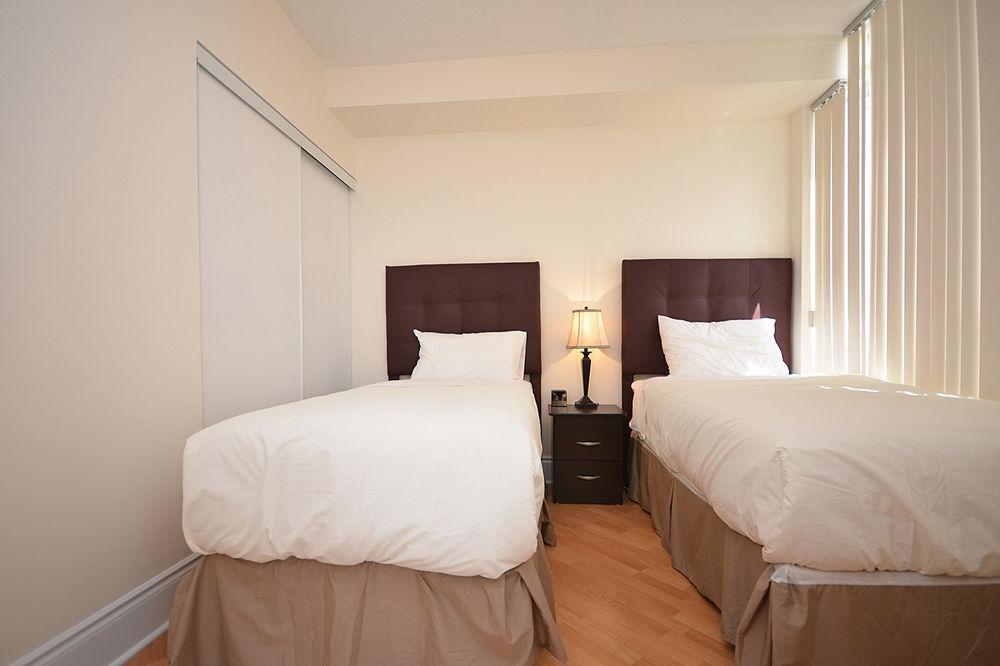 Downtown Mississauga Executive Suites Sq1 Bagian luar foto