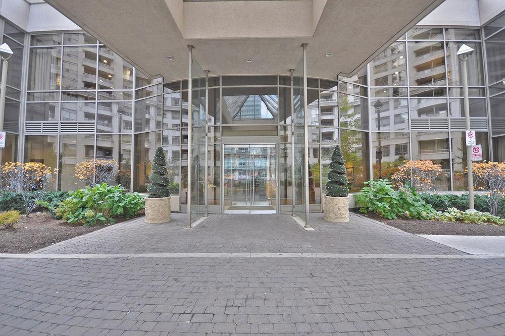 Downtown Mississauga Executive Suites Sq1 Bagian luar foto