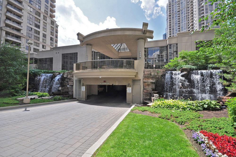 Downtown Mississauga Executive Suites Sq1 Bagian luar foto