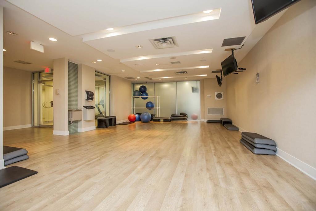 Downtown Mississauga Executive Suites Sq1 Bagian luar foto