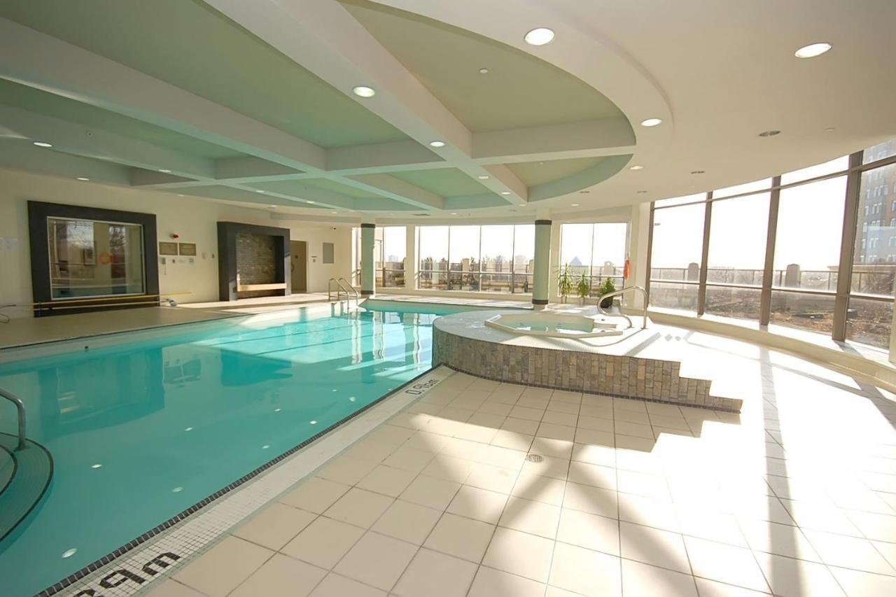 Downtown Mississauga Executive Suites Sq1 Bagian luar foto